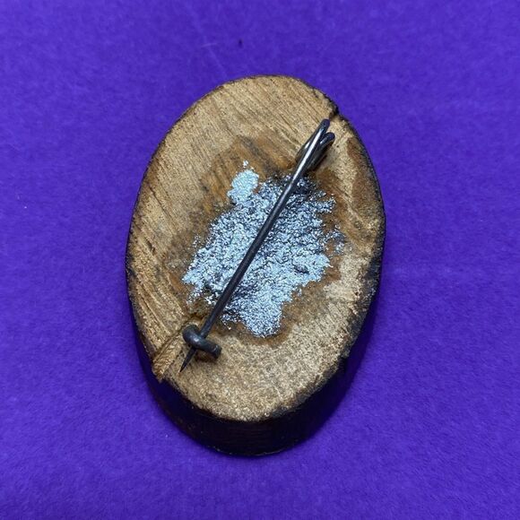 💛 Handmade Painted Wood Forest Scene Brooch - Picture 2 of 4
